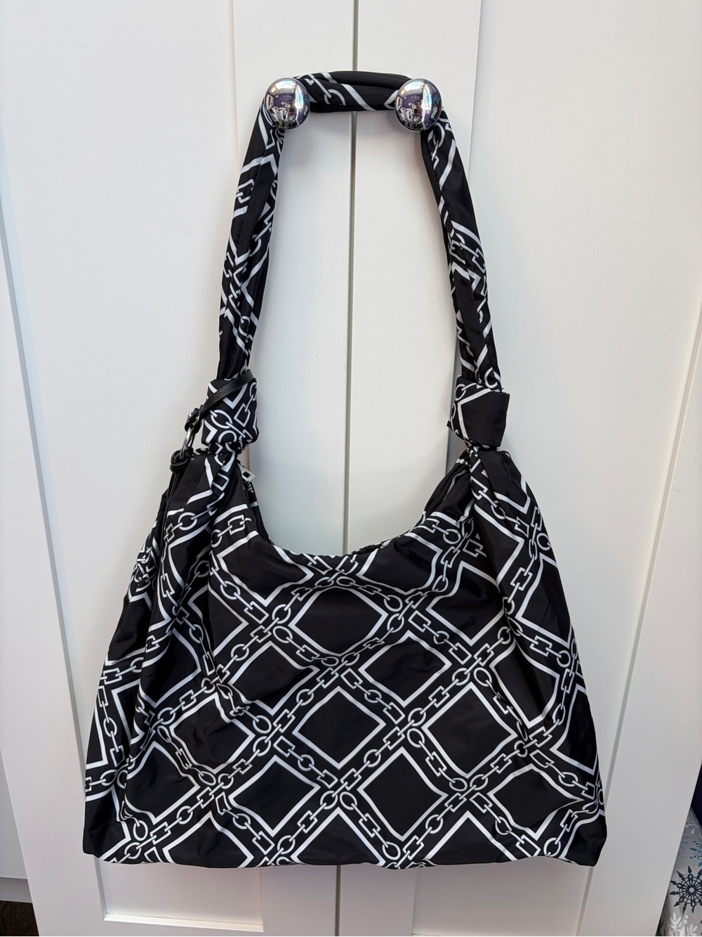 Black & White Chain-Print Shoulder Bag - Women